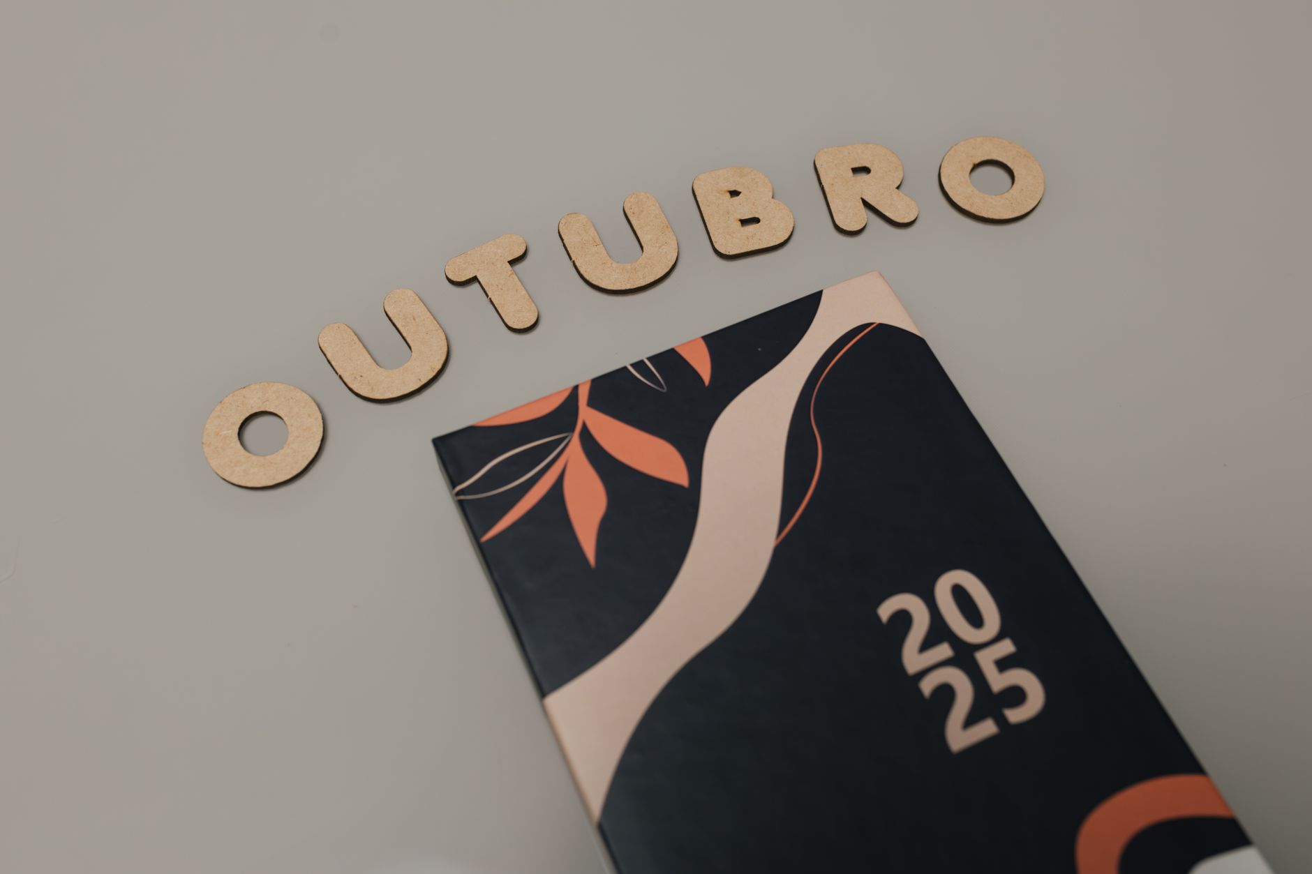Stylish 2025 planner with October theme and elegant design, perfect for organization. (Photo by Matheus Bertelli on Pexels)